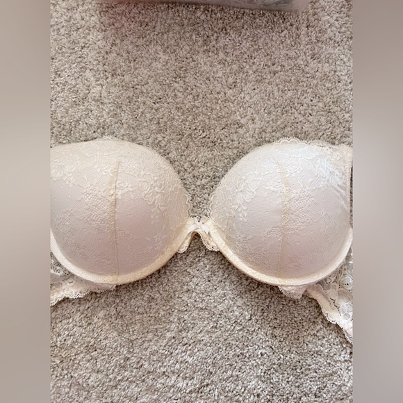 Victoria Secret White Lace Push Up Bra - Picture 3 of 10